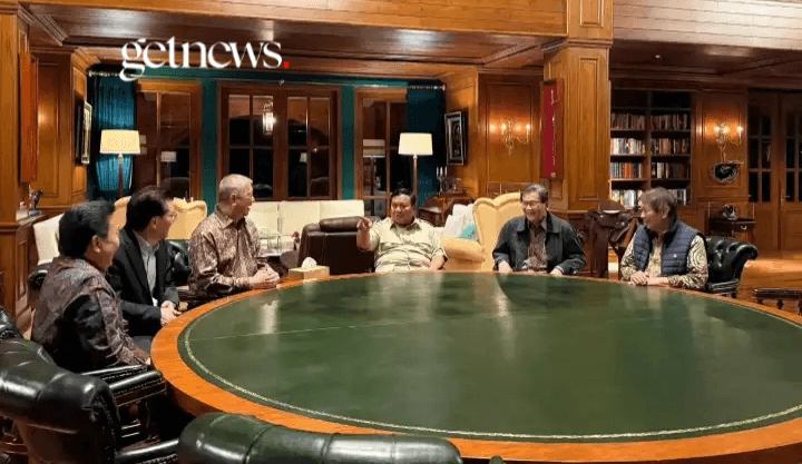 Prabowo konsolidasikan kekuatan ekonomi di Hambalang. Bertemu Prajogo Pangestu hingga Aguan, bahas misi 'Indonesia Incorporated' untuk perkuat daya saing nasional dan percepat pengentasan kemiskinan (BPMI SETPRES)