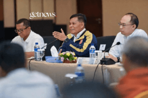 Plt Sekda NTB Lalu Muhamad Faozal memberikan arahan dalam Rapat Koordinasi Inflasi di Mataram (Humas Pemprov NTB)