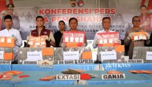 Polda NTB menggelar Konferensi Pers sekaligus pemusnahan Barang Bukti Narkotika hasil pengungkapan Ditresnarkoba dan Satresnarkoba jajaran, di Tribun Bhara Daksa Polda NTB, Kamis (26/2/2026)