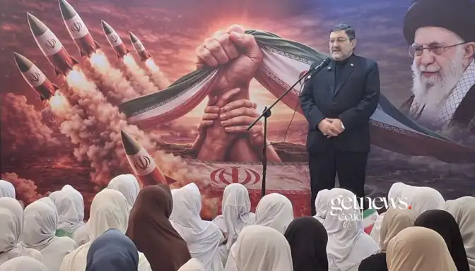 Duta Besar Republik Islam Iran untuk Indonesia, Mohammad Boroujerdi (depan), berbicara dalam acara santunan di Kediaman Dubes Iran di Jakarta, Sabtu (14/3/2026). (ANTARAFOTO/Katriana/pri)