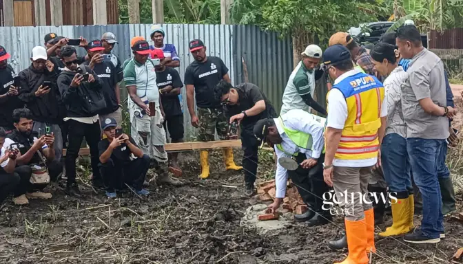 Peletakan batu pertama pembangunan perumahan subsidi pemerintah di Tujuh Wali Wali di Merauke, Kuprik Jaya di Tujuh Wali Wali Merauke, Rabu, (18/3/2026). Foto: McMrk/Get
