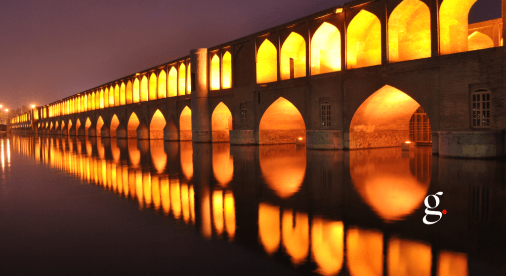 Si-o-se-pol bridge Isfahan, Iran (WikiPedia)