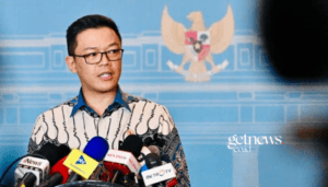 Menteri Luar Negeri Republik Indonesia (Menlu RI), Sugiono, menyerukan pertemuan darurat Dewan Keamanan Perserikatan Bangsa-Bangsa (DK PBB) menyusul gugurnya tiga prajurit TNI yang tergabung dalam misi perdamaian Pasukan Sementara PBB di Lebanon (UNIFIL). Hal tersebut disampaikan Menlu Sugiono, melalui pernyataan resminya di akun X, Selasa (31/3/2026).