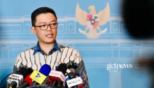 Menteri Luar Negeri Republik Indonesia (Menlu RI), Sugiono, menyerukan pertemuan darurat Dewan Keamanan Perserikatan Bangsa-Bangsa (DK PBB) menyusul gugurnya tiga prajurit TNI yang tergabung dalam misi perdamaian Pasukan Sementara PBB di Lebanon (UNIFIL). Hal tersebut disampaikan Menlu Sugiono, melalui pernyataan resminya di akun X, Selasa (31/3/2026).