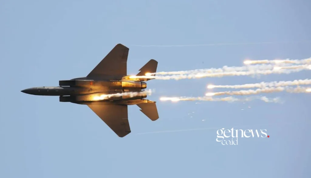 jet tempur F-15E Strike Eagle milik Amerika Serikat ditembak jatuh oleh pertahanan udara Iran pada Jumat (3/4/2026), fokus Washington kini bukan lagi sekadar evakuasi (SAR), melainkan "penghancuran aset". (Istimewa)