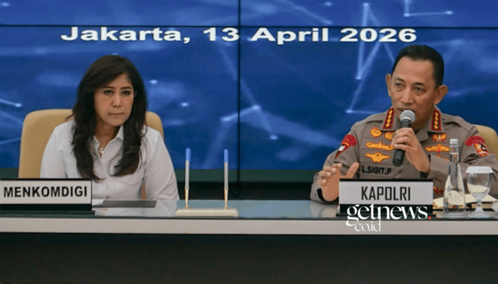 Menteri Komunikasi dan Digital Meutya Hafid, melakukan pertemuan dengan Kapolri Jenderal (Pol) Listyo Sigit Prabowo di Kantor Kementerian Komunikasi dan Digital, Jakarta, Senin (13 /4/2026). Kedua lembaga sepakat memperkuat penanganan kejahatan digital dengan integrasi layanan pelaporan masyarakat. (Foto: InfoPublik/Bismo Agung)