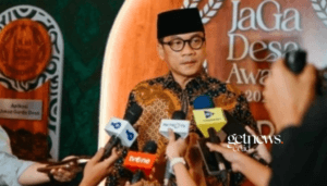 Mendes PDT Yandri Susanto dalam acara Malam Apresiasi dan Penganugerahan atas Pencapaian Program Jaksa Garda Desa (Jaga Desa) di Fairmont Hotel, Jakarta. (Foto: Humas Kemendes PDT)