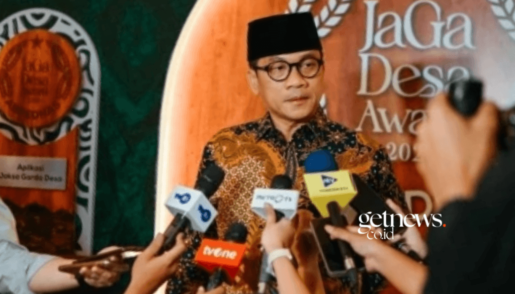 Mendes PDT Yandri Susanto dalam acara Malam Apresiasi dan Penganugerahan atas Pencapaian Program Jaksa Garda Desa (Jaga Desa) di Fairmont Hotel, Jakarta. (Foto: Humas Kemendes PDT)