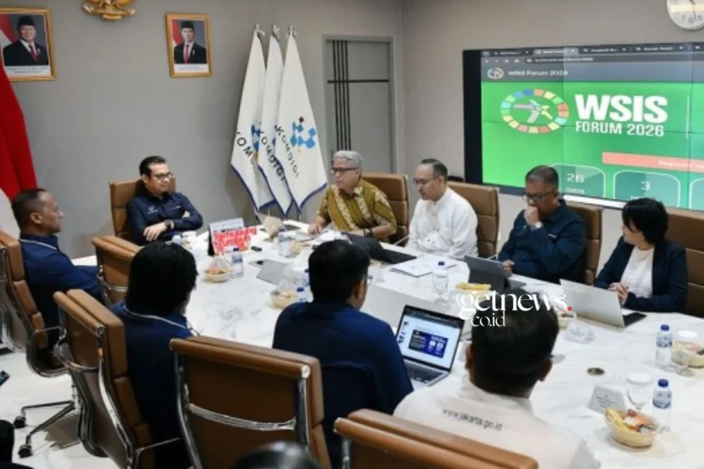 Wamenkomdigi Nezar Patria didampingi Kepala BPSDM Komdigi Bonifasius Wahyu Pudjianto, Kepala Pusat Kerja Sama Internasional (PUSKI) Ichwan Makmur Nasution, Kepala Biro Humas Rhina Anita, serta Tenaga Ahli Wamen Donny Utoyo saat menerima audiensi nomine WSIS Prizes 2026 di Kantor Kementerian Komdigi, Jakarta Pusat. (Foto: Humas Kemkomdigi)
