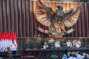 Pegawai melakukan gladi kotor persiapan pidato Presiden di Kompleks Parlemen, Senayan, Jakarta, Rabu (12/8/2026). Gladi tersebut dilakukan untuk persiapan menjelang pidato Presiden dalam rangkaian sidang tahunan MPR, DPR, dan DPD pada tanggal 14 Agustus 2026. ANTARA FOTO/Asprilla Dwi Adha/wsj.
