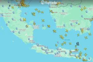 Photo cover: According to tracking data monitored by GETNEWSco.id on FlightRadar24, no flights have traversed the airspace over Jakarta and Lampung for at least the past 14 hours. Volcanic ash can penetrate the internal clearance between rotating engine components and lead to turbine blockages or compressor stalls. (Screenshot FlightRadar24)